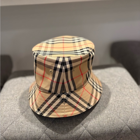 Burberry Check Vintage Bucket Hat in Archive Beige - Picture 7 of 12